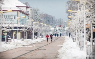 Palangą nuklojo sniegas: vaizdai gniaužia kvapą  