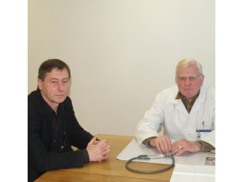 Iš kairės: Lietuvos sveikatos mokslų universiteto vyresnysis mokslo darbuotojas A. Martinkėnas ir medicinos mokslų daktaras J. Juškėnas.