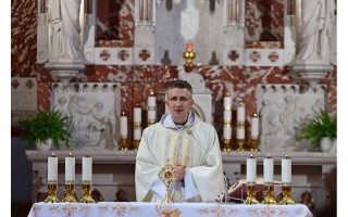 Palangos klebonas Kęstutis Balčiūnas žino, kaip geriausia kovoti su COVID-19: „Palangos parapija palaiko gerus ryšius su miesto vadovais, meldžiasi už miestą ir jo gyventojus"
