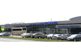 Palangos oro uoste dėl chuliganiško elgesio sulaikytas neblaivus palangiškis, atskridęs iš Rygos
