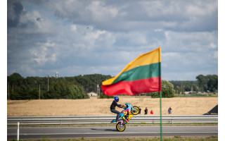 Motociklu ant vieno rato – per „Aurum 1006 km lenktynių“ trasą