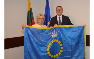 Palangiškiai leidžiasi į Kilimandžaro žygį su kilnia misija ir Palangos vėliava rankose