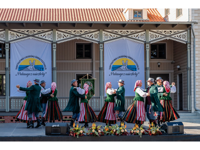 Prasideda tarptautinis liaudiškų šokių festivalis „Palangos miestely“
