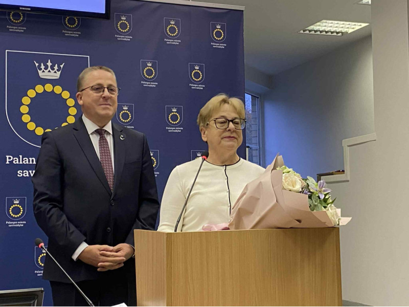 Palangos meras pasveikino Tarybos narę Eleną Kuznecovą su 70-uoju jubiliejumi