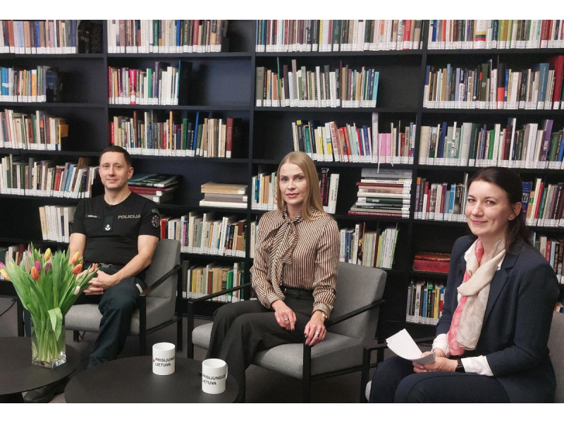 Saugesnio interneto savaitės renginio dalyviai iš Lietuvos policijos, Lietuvos pašto ir Sodros