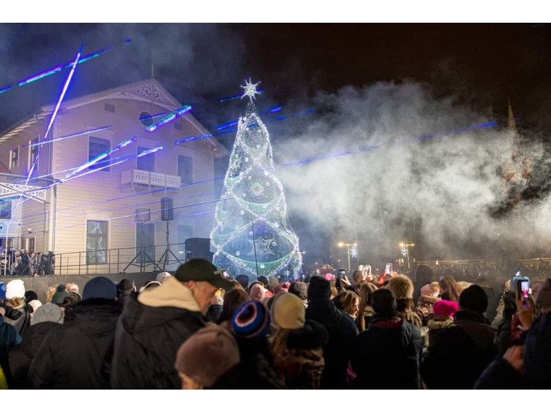 Palanga įžiebė savo eglę! (FOTOGALERIJA)