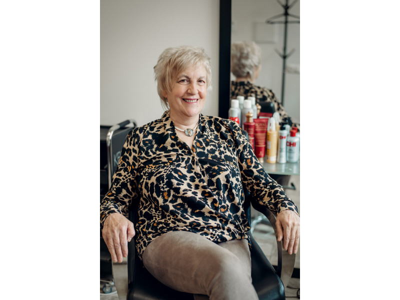 Gegužę Irena Vainorienė, grožio salono „Irena“ kirpėja ir savininkė, šventė išskirtinį jubiliejų – ji Palangoje kirpėja jau dirba 40 metų.  LT -PHOTO