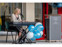 Muzikinį kūrinį Gimnazijos bendruomenei padovanojo II C kl. mokinė Julija Kilijonaitė. R. Kucevičiūtės nuotr. 