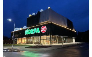 Iš sporto salės tenisininkai laiptais nusileidžia žemyn – apsiperka naujoje Palangos „Norfoje“