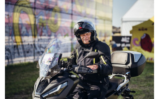 Prieš „Aurum 1006 km lenktynes“ keliautojas V. Milius įveikė 1006 mylias motociklu – pelnė „geležinio užpakalio“ titulą