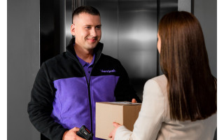 Revoliucija logistikoje: siuntas pristatantys kurjeriai galės gauti arbatpinigių