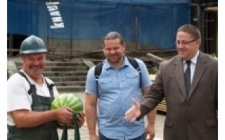 Kurhauzo restauratoriai gavo arbūzą, sūrį ir šimtmetinę
