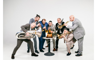 Muzika, humoras ir pučiamieji – austrai „Mnozil Brass“ grįžta į Palangą su jubiliejiniu šou