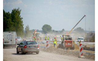 Judriame kelyje sustabdytas remontas: kelininkai prašo palaukti