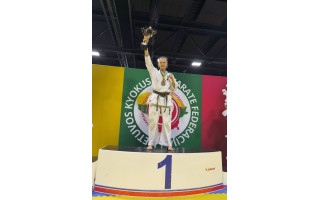 Karolinos Radžiūnaitės triumfas suaugusiųjų ir jaunių Lietuvos karate čempionate bei iškovoti kelialapiai į Europos čempionatą
