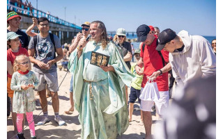 Palangos pajūry pabiro gintarais – svečių sulaukta kaip vidurvasarį