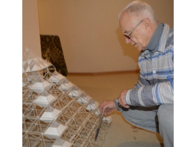 Architektas Kastytis Aleknavičius parodė piramidės formos pramogų komplekso maketą.