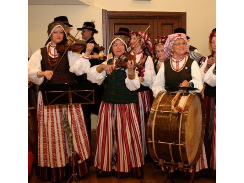 Vyresniųjų liaudiškų šokių grupė „Banguolis“ – Kaišiadoryse