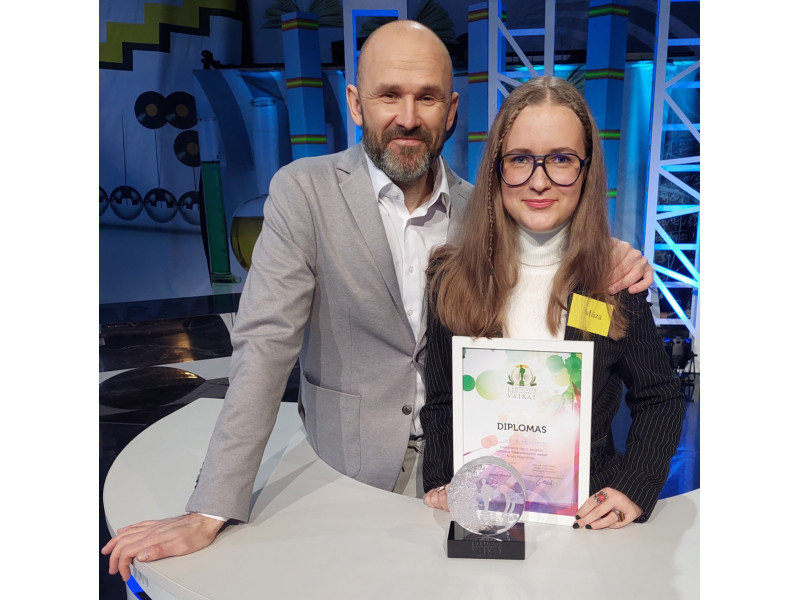  Mūza su „Lietuvos tūkstantmečio vaikų“ studijoje suvedėju Robertu Petrausku 