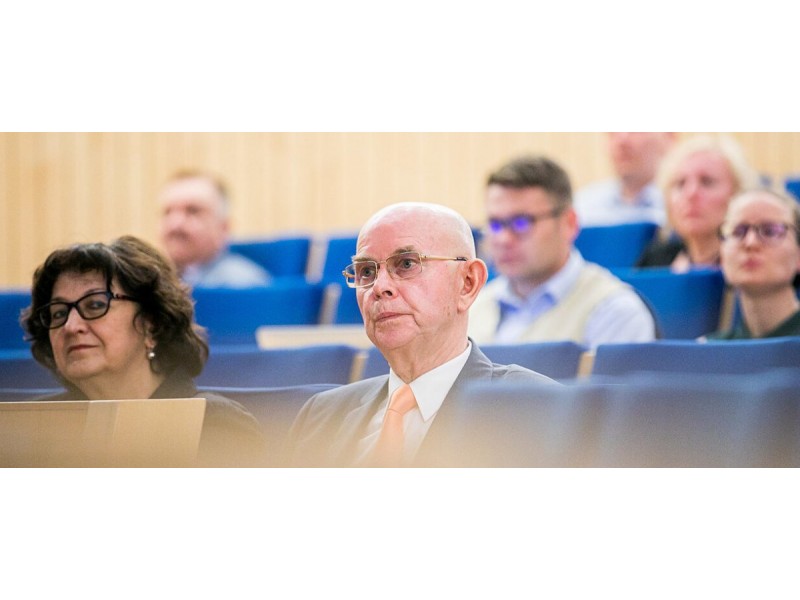 Pirmajam 2020–2024 metų Seimo kadencijos posėdžiui pirmininkaus 77 metų Antanas Vinkus