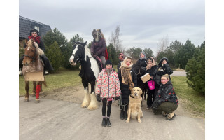 Užgavėniavo „Happy Horse“ žirgyno Palangoje vaikai su savo draugais žirgais