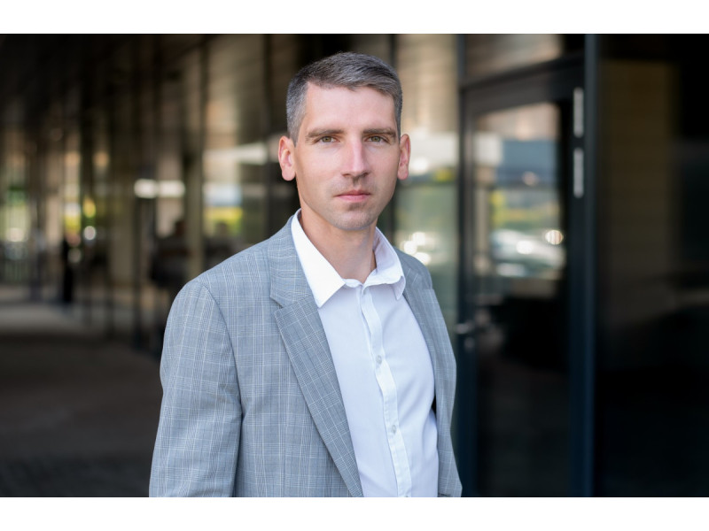 Žaliųjų energijos sprendimų bendrovės „Enefit“ viešojo įkrovimo tinklo vadovas Tomas Žilionis 