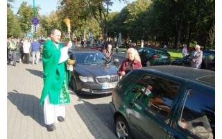 Per automobilių pašventinimą  neišvengta ir kelių eismo taisyklių pažeidimų