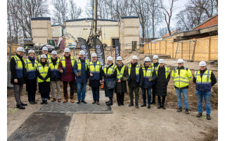 Kapsulės įkasimu pažymėta sėkminga Regioninės filmotekos „Naglis“ statybų pradžia