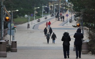 Palangoje gatvės tuščios, „pašaliniai“ nepriimami, tačiau prekybos centre vaizdas nustebino