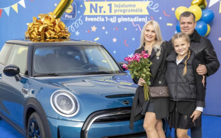 „Lidl Plus“ gimtadienio žaidimo laimėtoja jau džiaugiasi pagrindiniu prizu – automobiliu