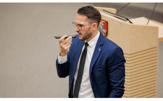 Automatinis atsakymas iš aušriečių Seimo nario Karolio Neimanto, atstovaujančio ir Palangą, pašto – su pasiūlymu kreiptis į gydytoją