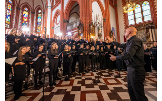 CANTATE PALANGAI: PULSUOJANTYS PASAULIO RITMAI SU  „SYMPHONIC ADIEMUS“