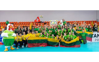 Istorinė akimirka: Lietuvos merginų U16 tinklinio rinktinė skinasi kelią į Europos elitą