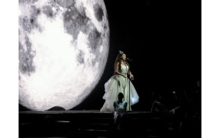 „A la luna“: mėnulio šviesoje - Sarah Brightman kūriniai ir populiariosios klasikos šedevrai