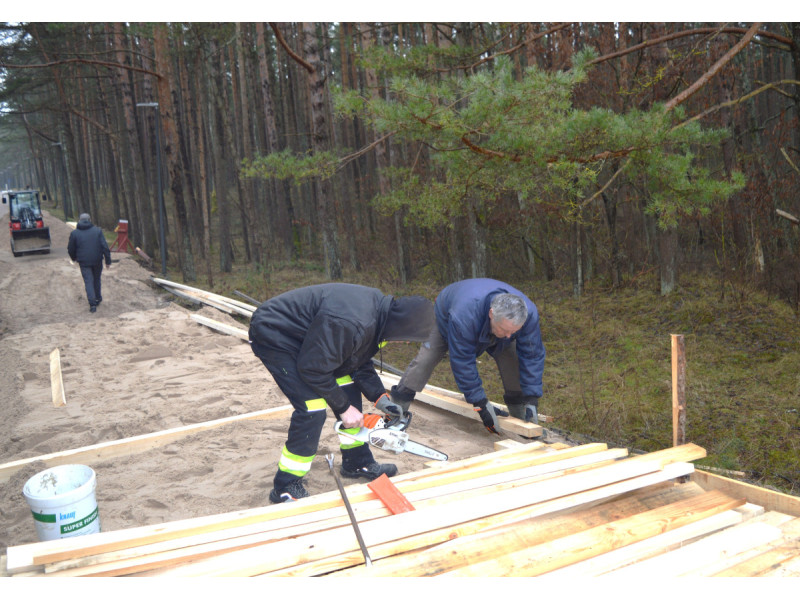 Palangos paplūdimiuose prasidėjo pasirengimo vasarai darbai – atnaujinami mediniai takai