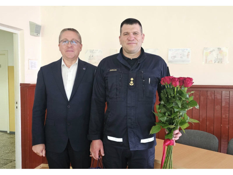 Pasveikino Palangos ugniagesių gelbėtojų vadą Vidmantą Jarulį gražaus gimtadienio proga