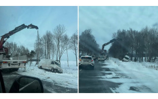 Žiaurūs vaizdai kelyje Palanga–Klaipėda – nuo kelio nuslydo mikroautobusas