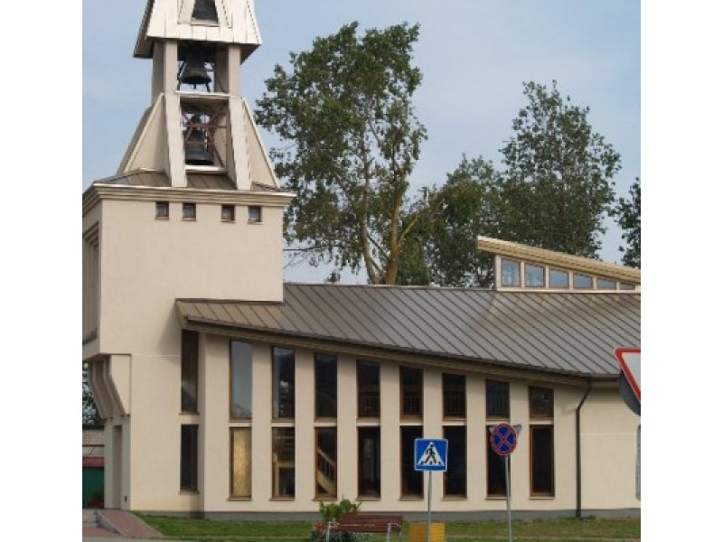 Trečiadienį buvo pastebėta, kad išdaužti naujosios Palangos evangelikų liuteronų bažnyčios langai.