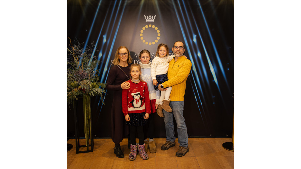 Airida Freitakaitė su vyru ir globotinėmis (Aldo Kazlausko nuotr.)