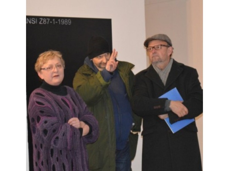 V. Ozarinsko (centre) parodą pristatė L. Turauskaitė ir R. Rastauskas.