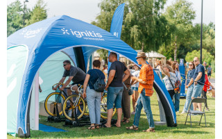 „Ignitis renewables“ Žvejų šventėje Šventojoje kvietė pažinti vėjo energetiką 