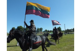 Istorinis žygis žirgais žemaitukais apie Lietuvą startuos Šventojoje