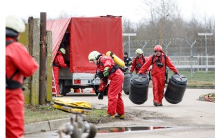 Neįprasta užduotis ugniagesiams Palangoje: išvalyti ir išplauti BMW bagažinę  