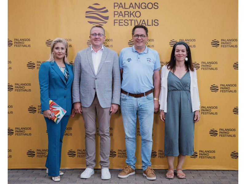 From left to right: Vilma Vaitkiene, wife of Palanga Mayor Sarunas Vaitkus (next to her) and Mayor of Saint Gilles Croix de Vie (France) Blanchet Francois with his wife. Saint Gilles Croix de Vie is Palanga's partner city. Photo by Aldas Kazlauskas