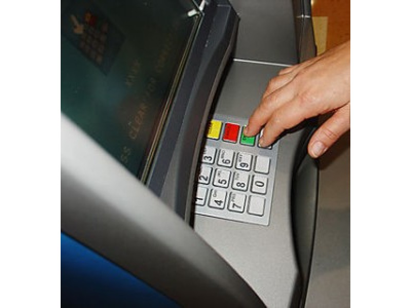 „Swedbank“: ką reikia žinoti apie mokėjimo kortelės PIN kodą?