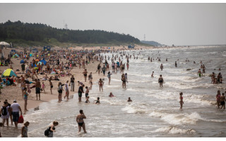 Gamtai iš poilsiautojų atėmus paplūdimius, jūra grasina įsiveržimu į Palangą