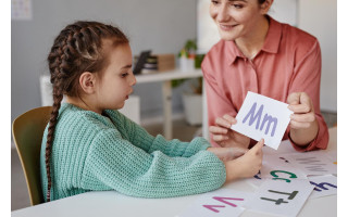 Logopedinės priemonės, kurios veikia: kaip padėti vaikui kalbėti aiškiau