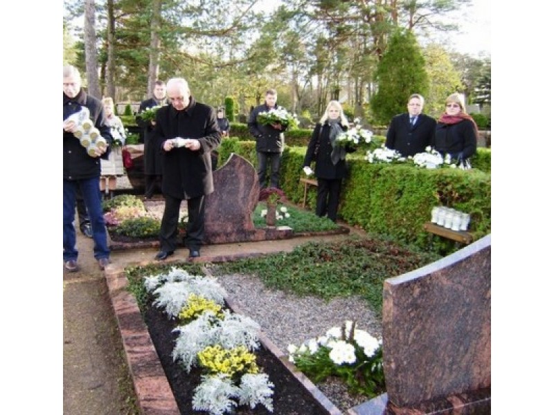 Politikai pagerbė mirusius kolegas, grafą A. Tiškevičių  