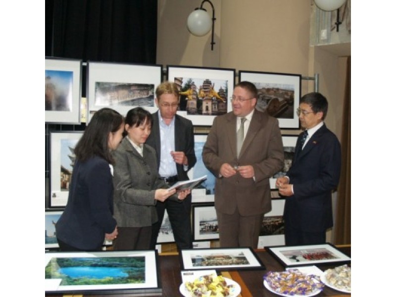 Kinijos fotografijos vakare apsilankė Palangos meras Š. Vaitkus ir Kinijos ambasadorius Ziungweng Liu.