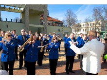 Aikštėje skambėjo Palangos orkestro atliekamos melodijos.